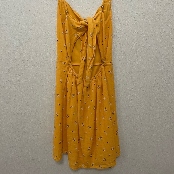 yellow floral hollister mini dress - Picture 4 of 5